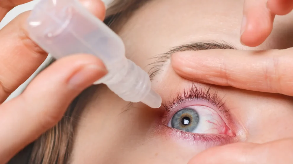 Atropin in höherer Dosierung kann Kurzsichtigkeit bei Kindern bremsen