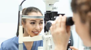 Augenmobil der Techniker Krankenkasse in Sachsen: Gegen lange Wartezeiten beim Augenarzt