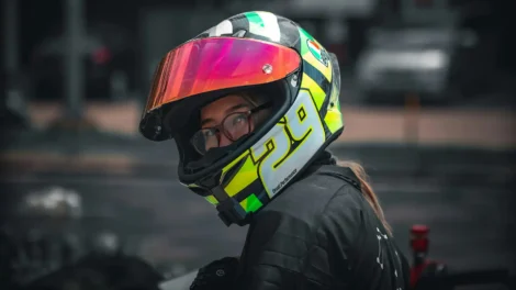 Brille unterm Helm – klarer Durchblick auf dem Motorrad