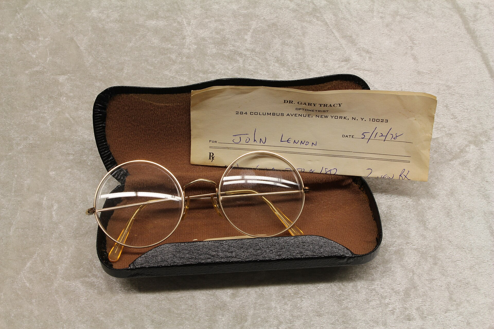John Lennons Originalbrille (Bild: © PolizeiBerlin)