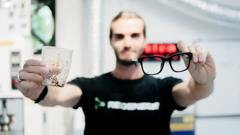 Brillenfassungen aus Abfallmaterialien: Das Carbonit-Material von Regenesis 