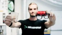 Brillenfassungen aus Abfallmaterialien: Das Carbonit-Material von Regenesis