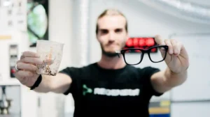 Brillenfassungen aus Abfallmaterialien: Das Carbonit-Material von Regenesis