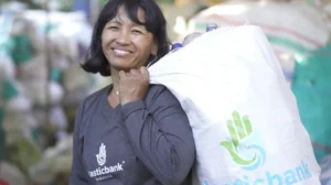 CooperVision veröffentlicht neues Video zum World Cleanup Day: Recycling-Initiative in Indonesien im Fokus