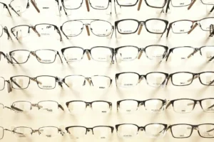 EU erleichtert Einmalkennzeichnungspflicht für Brillenprodukte