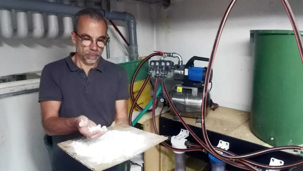 Umweltschutz in der Augenoptik: Elektrolyse reduziert Mikroplastik