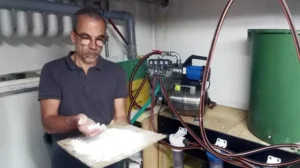 Umweltschutz in der Augenoptik: Elektrolyse reduziert Mikroplastik