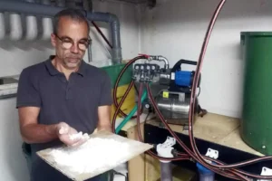 Umweltschutz in der Augenoptik: Elektrolyse reduziert Mikroplastik