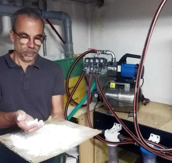 Umweltschutz in der Augenoptik: Elektrolyse reduziert Mikroplastik