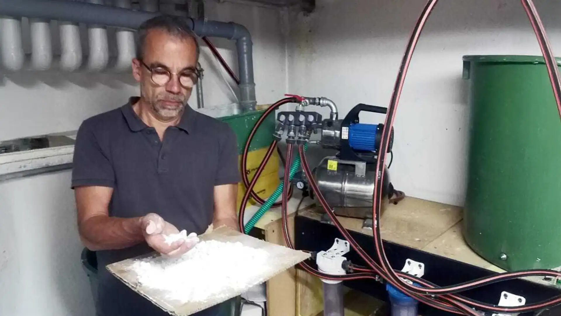 Umweltschutz in der Augenoptik: Elektrolyse reduziert Mikroplastik