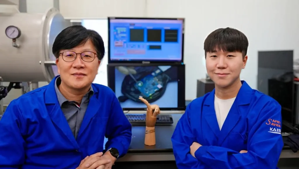 Erste kabellose OLED-Kontaktlinse: Neue Möglichkeiten in der Netzhautdiagnostik