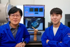 Erste kabellose OLED-Kontaktlinse: Neue Möglichkeiten in der Netzhautdiagnostik