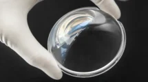 Fraunhofer & NanoAR: Deutlich weniger Oberflächenspiegelung dank Nanotechnologie (Bildquelle: © Fraunhofer IOF)