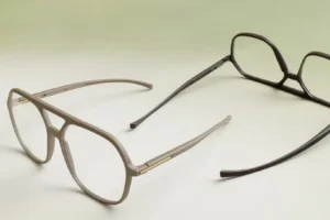 Götti Dimension bringt die Doppelsteg Brille zurück