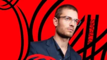 J.F. Rey wird 40 – und feiert die Kunst, Konventionen zu brechen