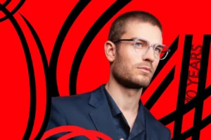 J.F. Rey wird 40 – und feiert die Kunst, Konventionen zu brechen
