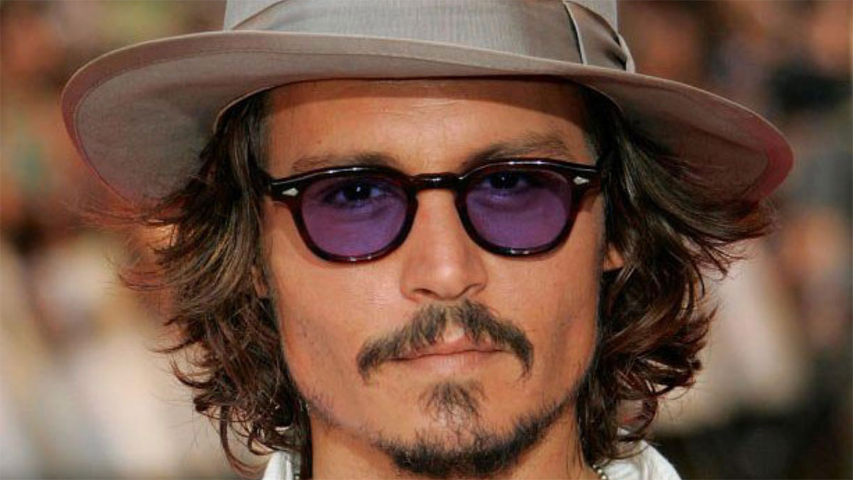 Quasi Johnny Depps Markenzeichen: Seine Moscot Lemtosh mit blaugetönten Gläsern (Bild: © Ottica Ventino).