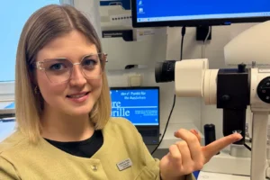 Kontaktlinsen-Anpassung in der Praxis - Tipps von Expertin Katharina Manz für Augenoptiker