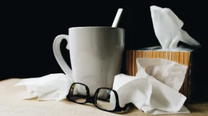 Kontaktlinsen bei Erkältung – Ein Risiko für die Augen