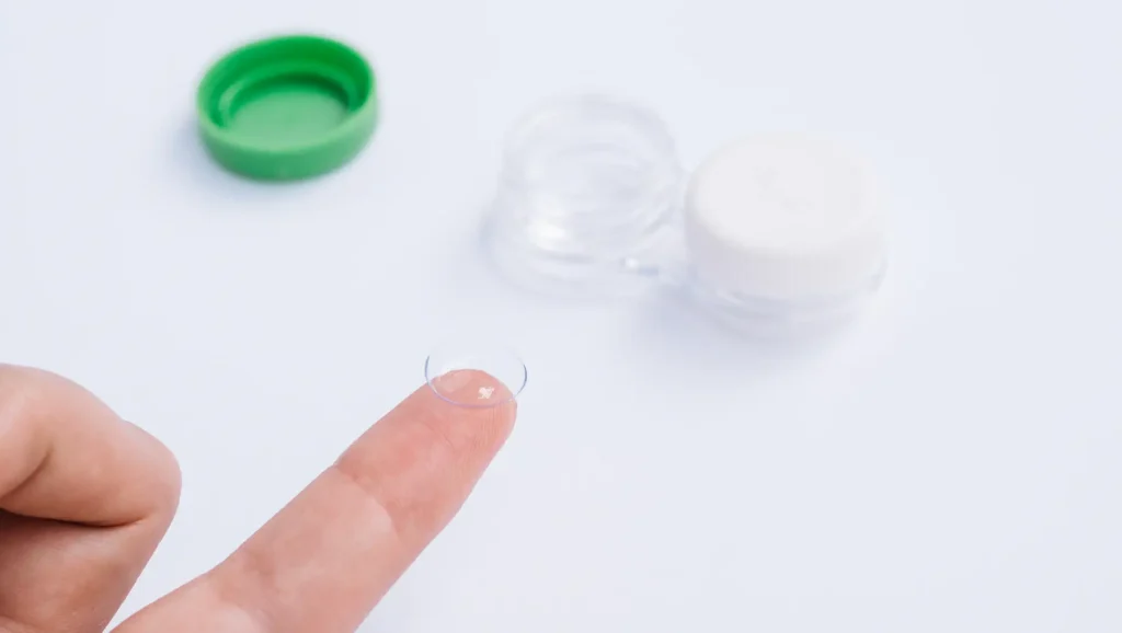 Materialvergleich: Warum immer mehr Hersteller bei Kontaktlinsen auf Silikonhydrogel setzen