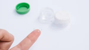 Materialvergleich: Warum immer mehr Hersteller bei Kontaktlinsen auf Silikonhydrogel setzen