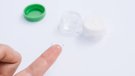 Materialvergleich: Warum immer mehr Hersteller bei Kontaktlinsen auf Silikonhydrogel setzen