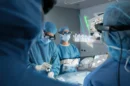 Mixed Reality in der Wirbelsäulenchirurgie: Brainlab entwickelt Brille für präzisere Eingriffe