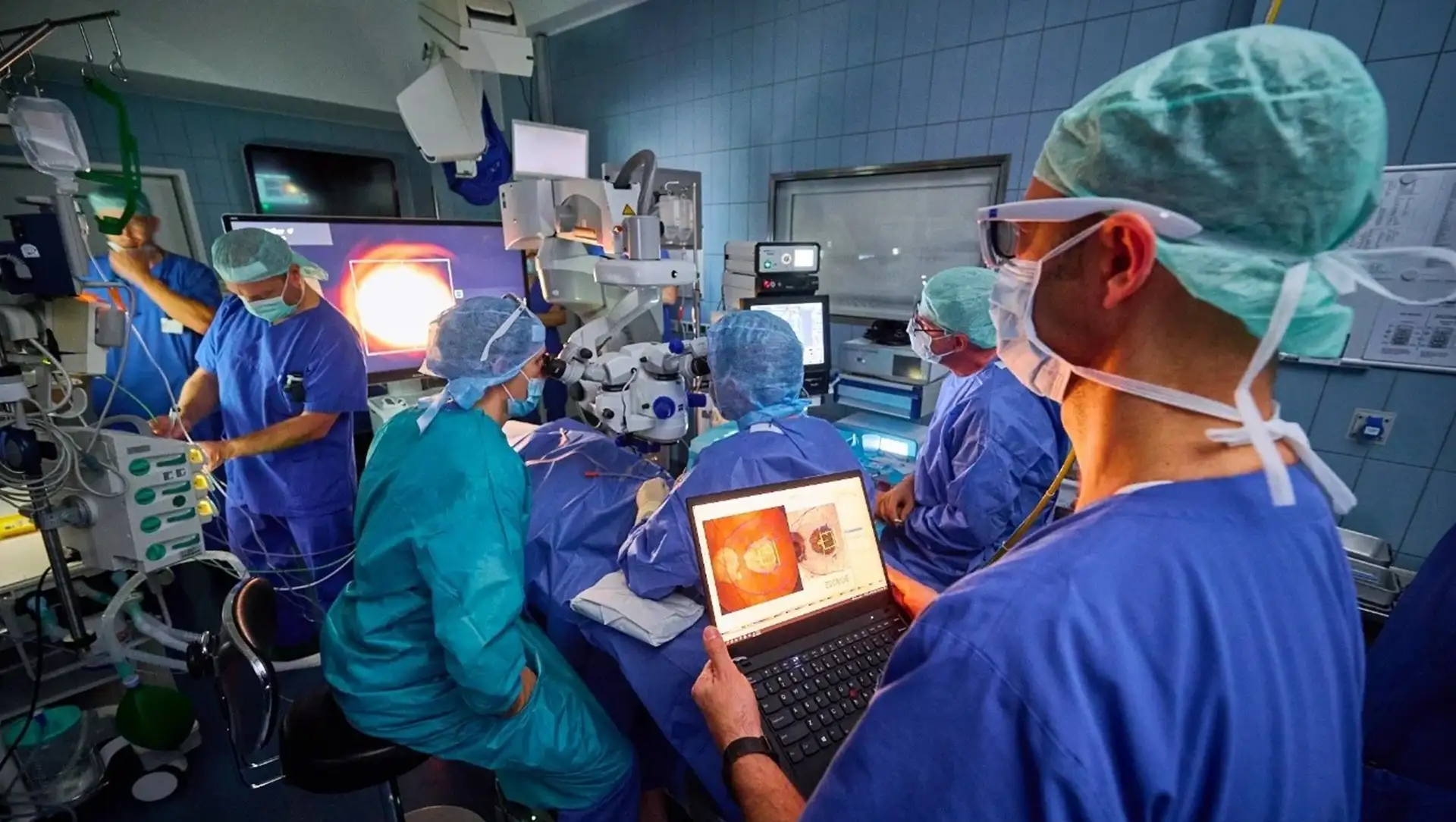 Netzhaut Implantat bei AMD: PRIMA soll zentrales Sehen erstmals teilweise wiederherstellen