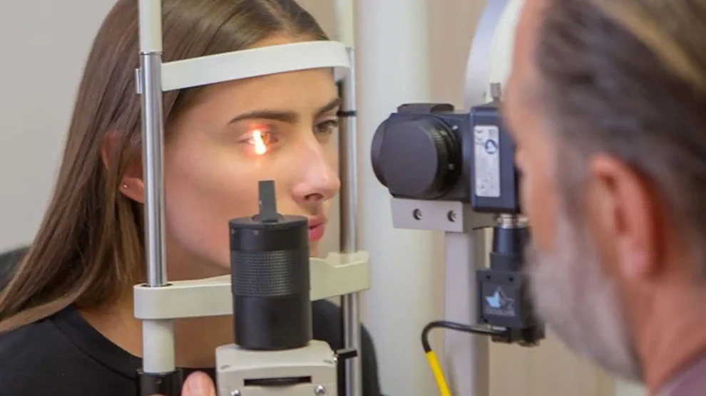 Ortho-K Langzeitfolgen: Jugendliche berichten von trockenen Augen und Sehproblemen