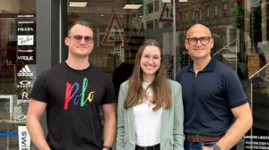 Phototrope Brillengläser immer beliebter bei jungen Menschen – zu Besuch bei Optik Rank in Zirndorf