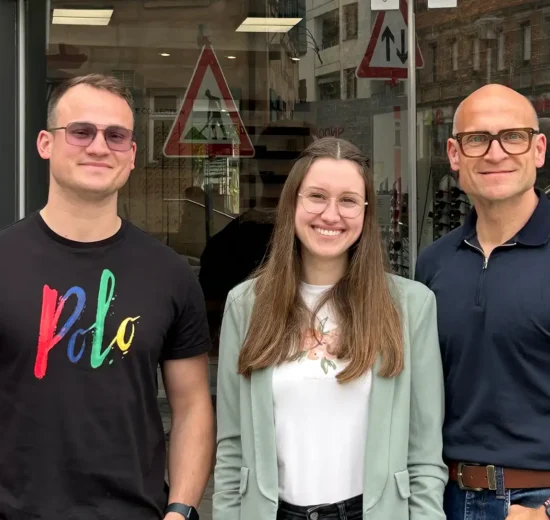 Phototrope Brillengläser immer beliebter bei jungen Menschen – zu Besuch bei Optik Rank in Zirndorf