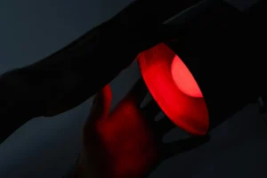 Rotlicht gegen Kurzsichtigkeit? Warum US-Forscher vor Risiken der Myopie-Therapie warnen 