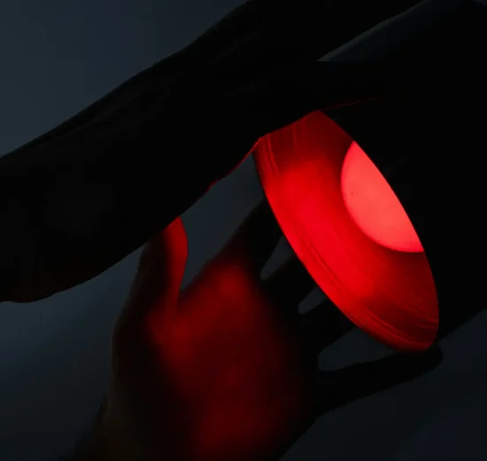 Rotlicht gegen Kurzsichtigkeit? Warum US-Forscher vor Risiken der Myopie-Therapie warnen 