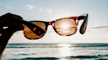 Sonne als Risikofaktor für die Augen: Warum konsequenter UV-Schutz unverzichtbar ist