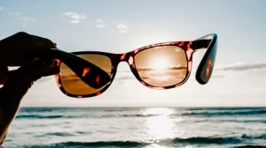 Sonne als Risikofaktor für die Augen: Warum konsequenter UV-Schutz unverzichtbar ist