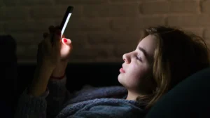 Studie: Wie wirkt sich Handylicht auf die Augen aus