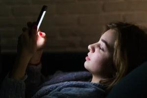 Studie: Wie wirkt sich Handylicht auf die Augen aus