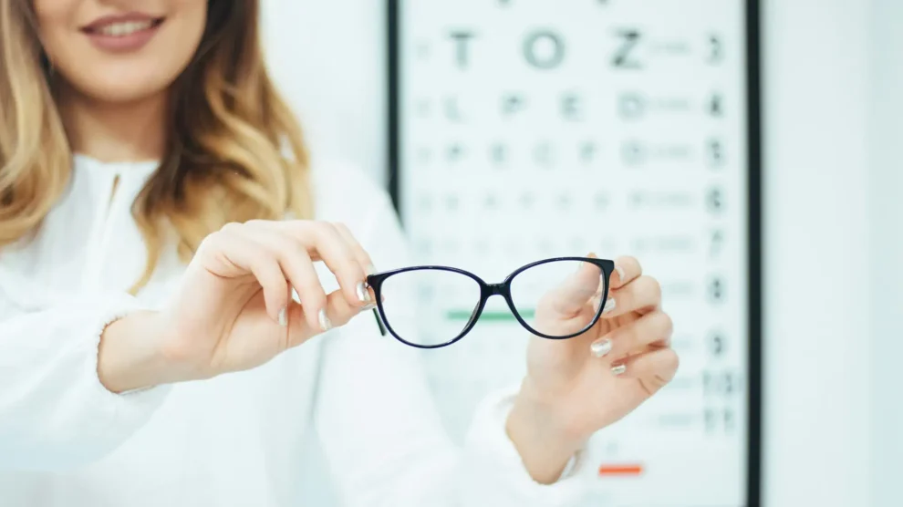 Studie zum Fachkräftemangel im Gesundheitshandwerk: Warum die Augenoptik besonders betroffen ist