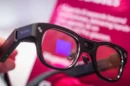 Telekom präsentiert KI-Brille mit Magenta AI auf dem MWC 2026