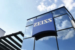 ZEISS kündigt Sparprogramm und Stellenabbau an