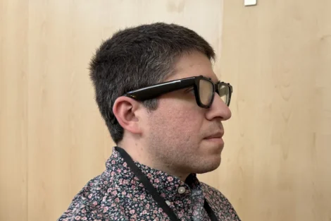 TechRadar-Journalist Jacob Krol testete den ersten Prototyp der Samsung Smart Glasses (Bild: © TechRadar/Jacob Krol/Future).